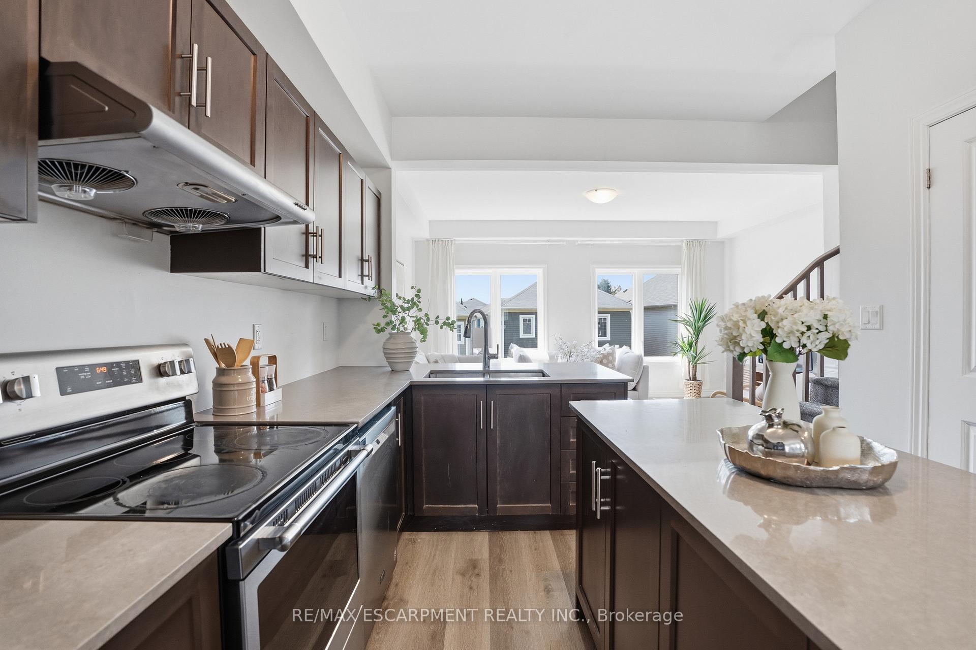 Photo 8 of Unit 5, 124 Compass Trail, Cambridge, Silver Heights — HOMEH