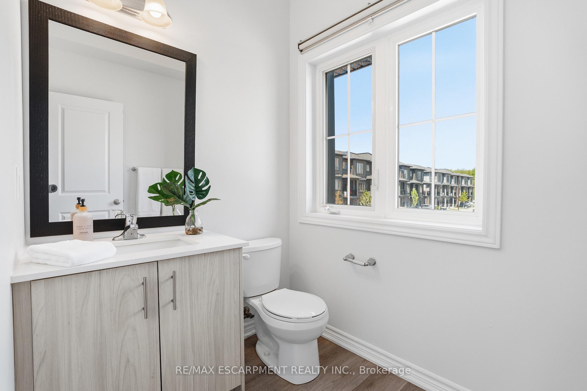 Photo 11 of Unit 5, 124 Compass Trail, Cambridge, Silver Heights — HOMEH
