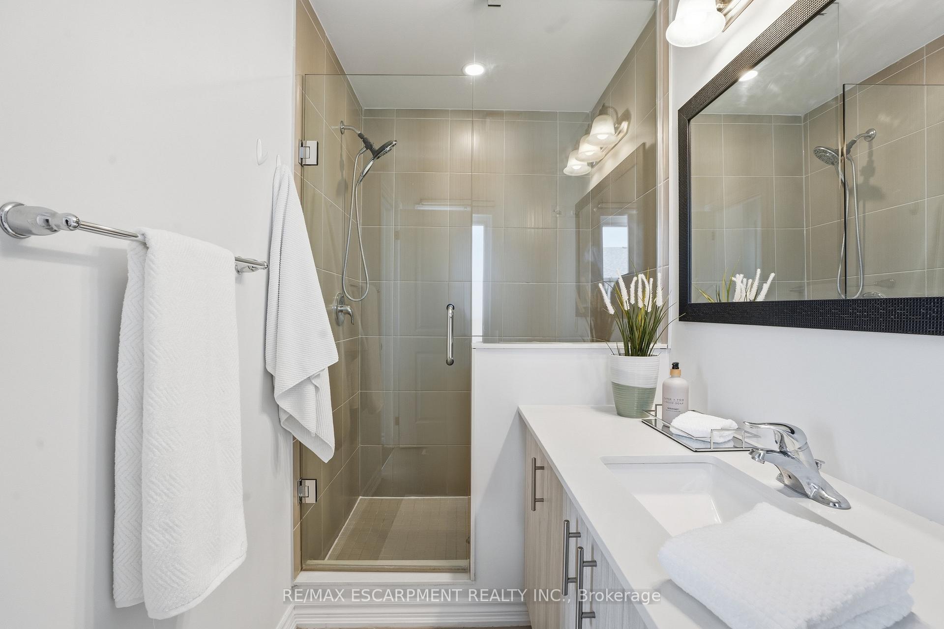 Photo 15 of Unit 5, 124 Compass Trail, Cambridge, Silver Heights — HOMEH