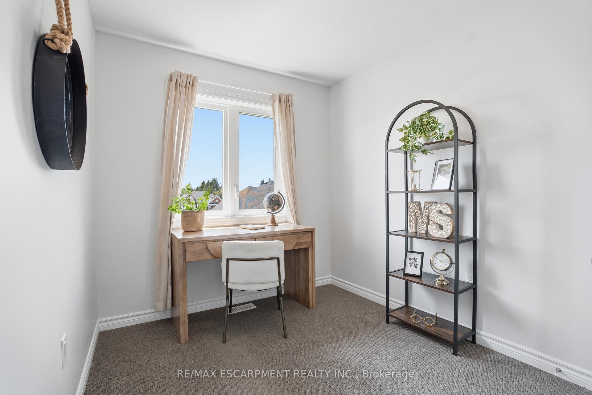 Photo 17 of Unit 5, 124 Compass Trail, Cambridge, Silver Heights — HOMEH