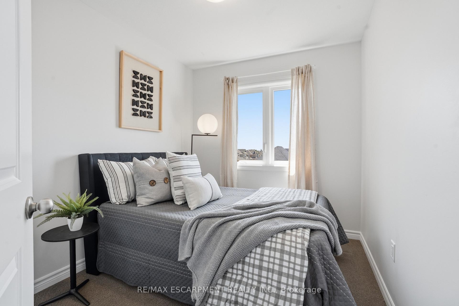 Photo 18 of Unit 5, 124 Compass Trail, Cambridge, Silver Heights — HOMEH