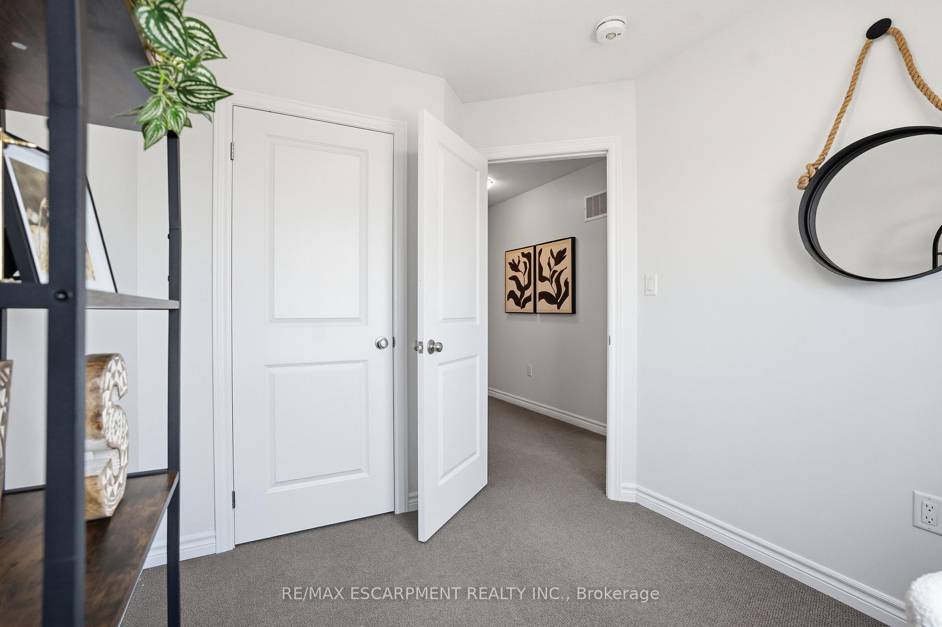 Photo 19 of Unit 5, 124 Compass Trail, Cambridge, Silver Heights — HOMEH