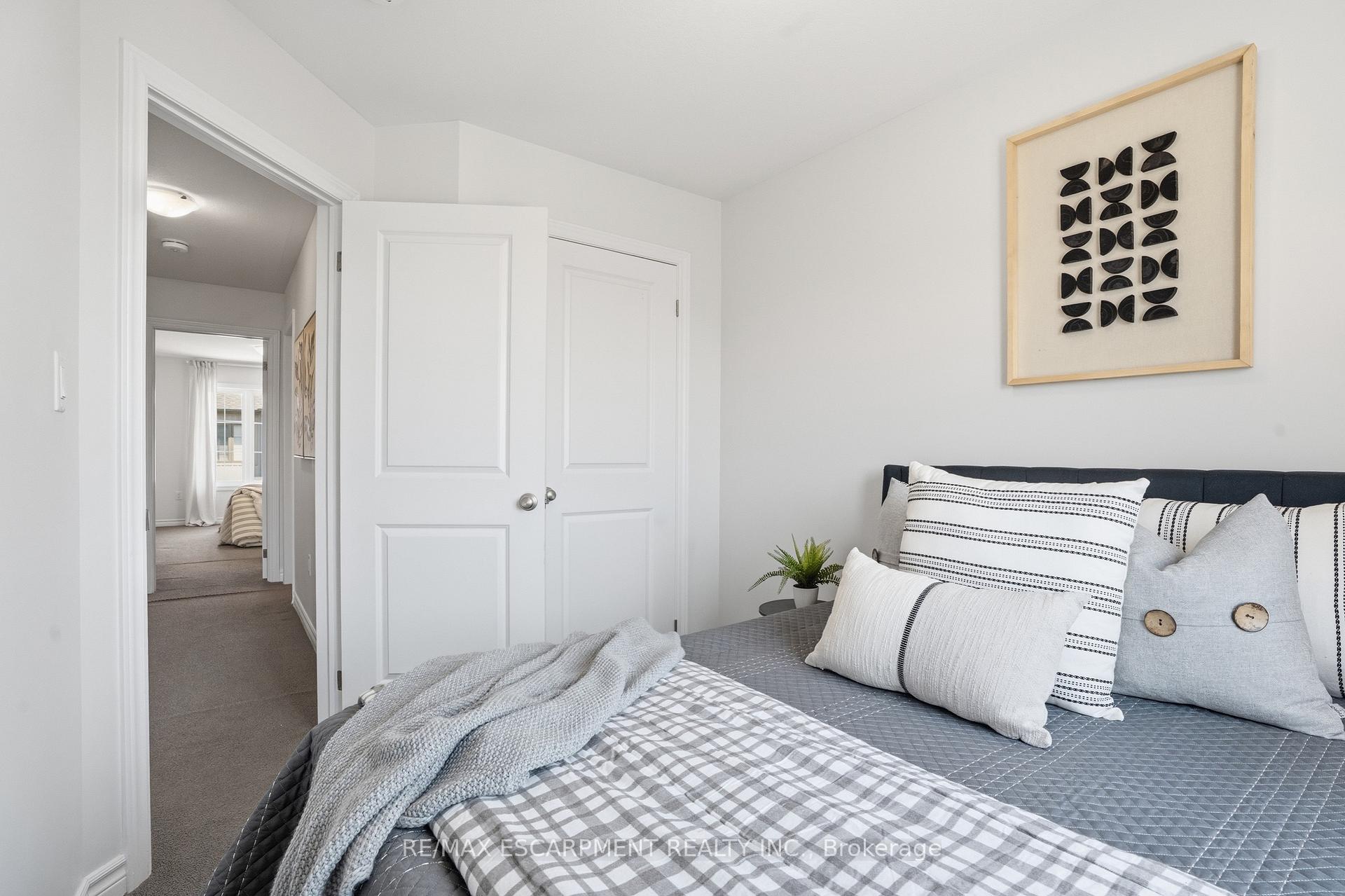 Photo 20 of Unit 5, 124 Compass Trail, Cambridge, Silver Heights — HOMEH