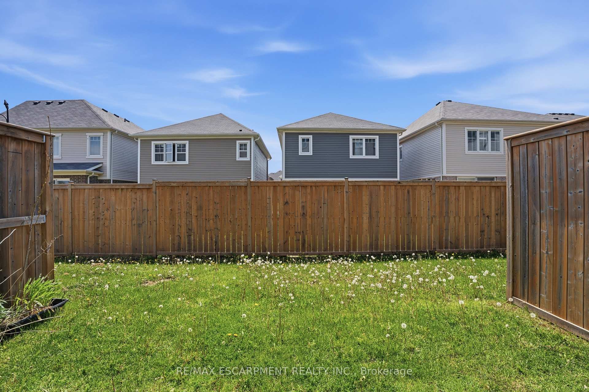 Photo 22 of Unit 5, 124 Compass Trail, Cambridge, Silver Heights — HOMEH