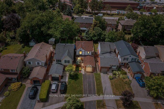 Photo 2 of 4212 Stonemason Crescent, Mississauga, Erin Mills — HOMEH