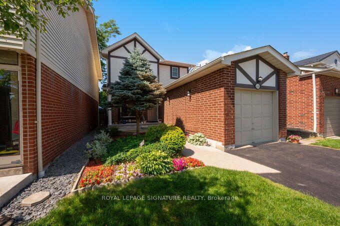Photo 3 of 4212 Stonemason Crescent, Mississauga, Erin Mills — HOMEH