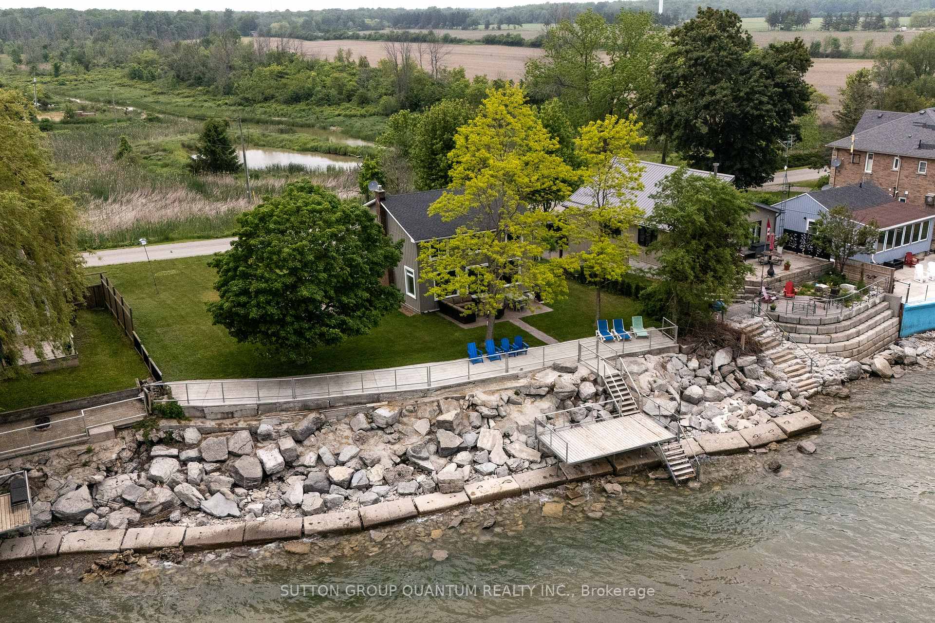 Photo of 2118 Lakeshore Road