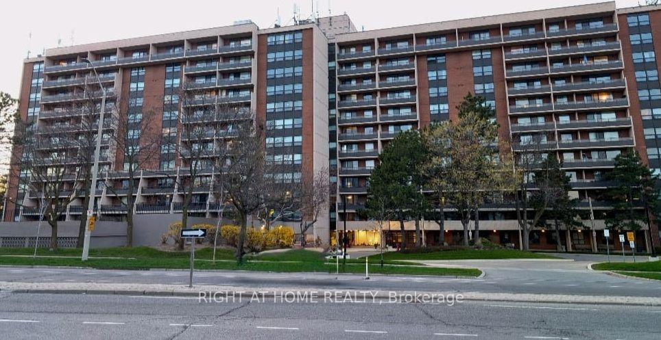 Front of Unit 1001, 2929 Aquitaine Avenue