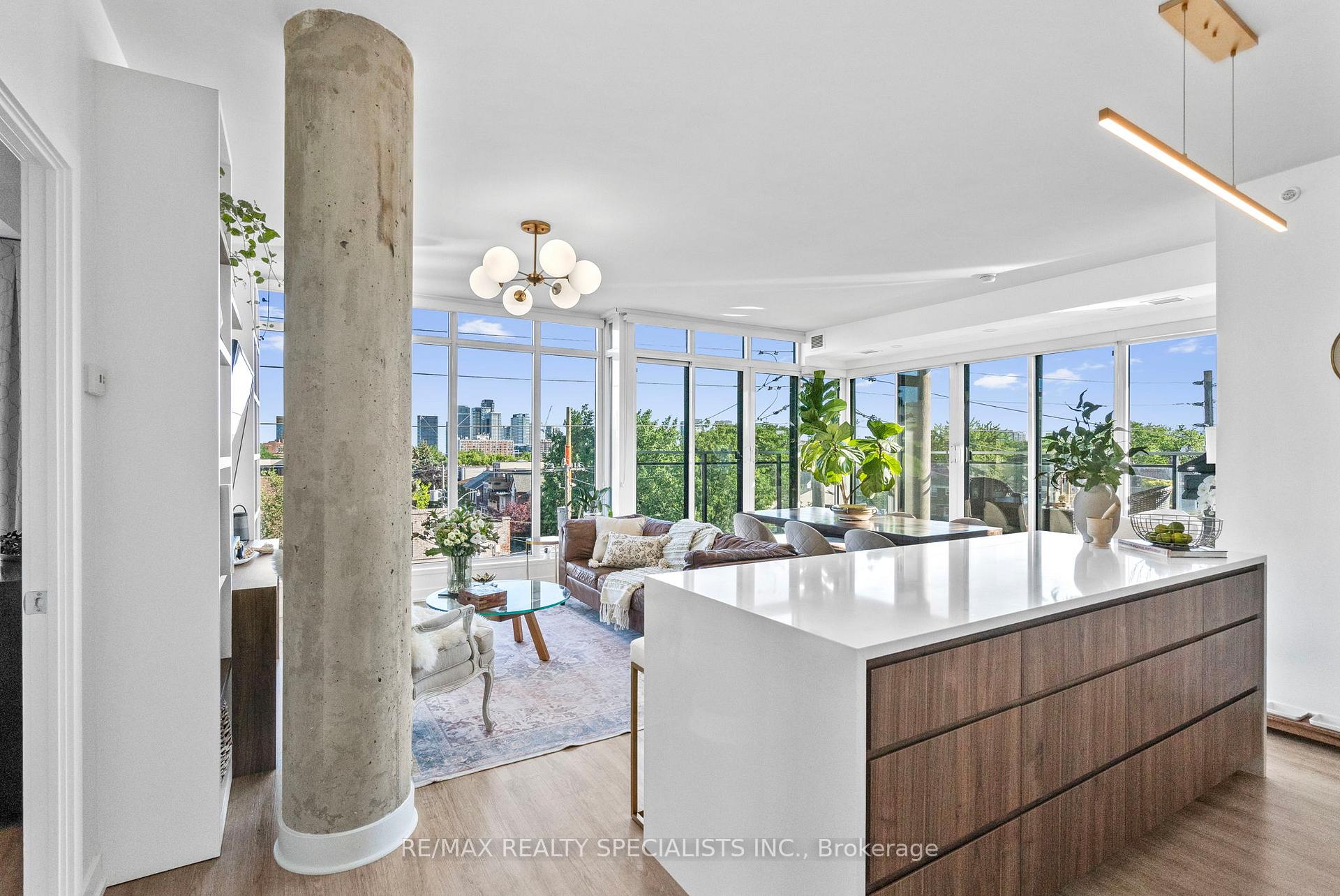 Photo 5 of Unit 310, 205 Manning Avenue, Toronto, Trinity-Bellwoods — HOMEH