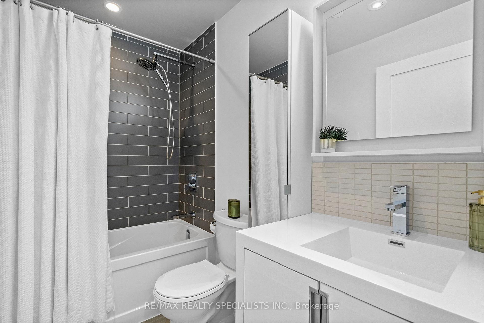 Photo 33 of Unit 310, 205 Manning Avenue, Toronto, Trinity-Bellwoods — HOMEH