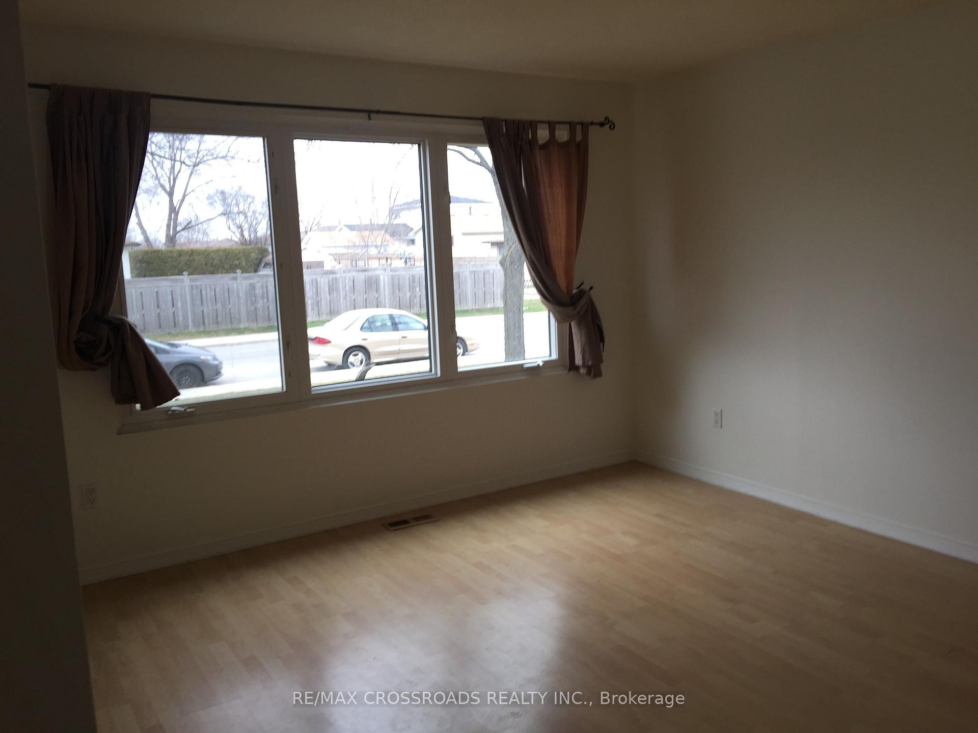 Photo 3 of 11 Lawnhurst Drive, Hamilton, Lawfield — HOMEH