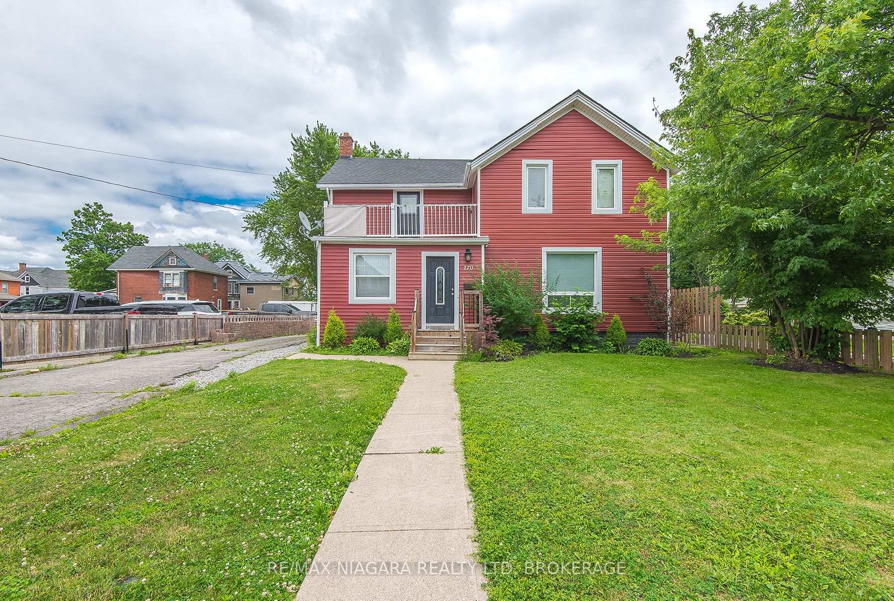 Photo 2 of 170 Hellems Avenue E, Welland, Welland Downtown — HOMEH