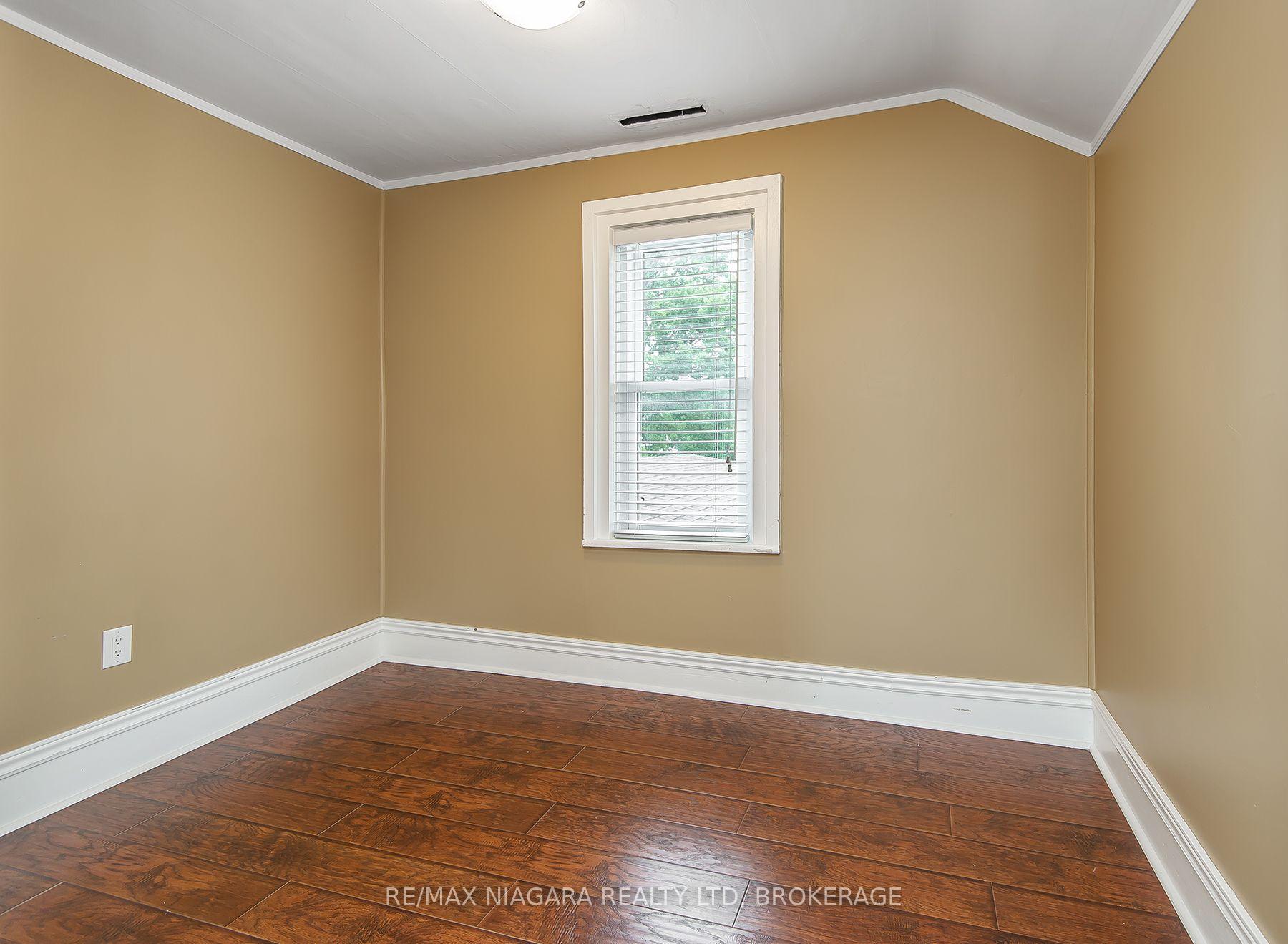Photo 16 of 170 Hellems Avenue E, Welland, Welland Downtown — HOMEH