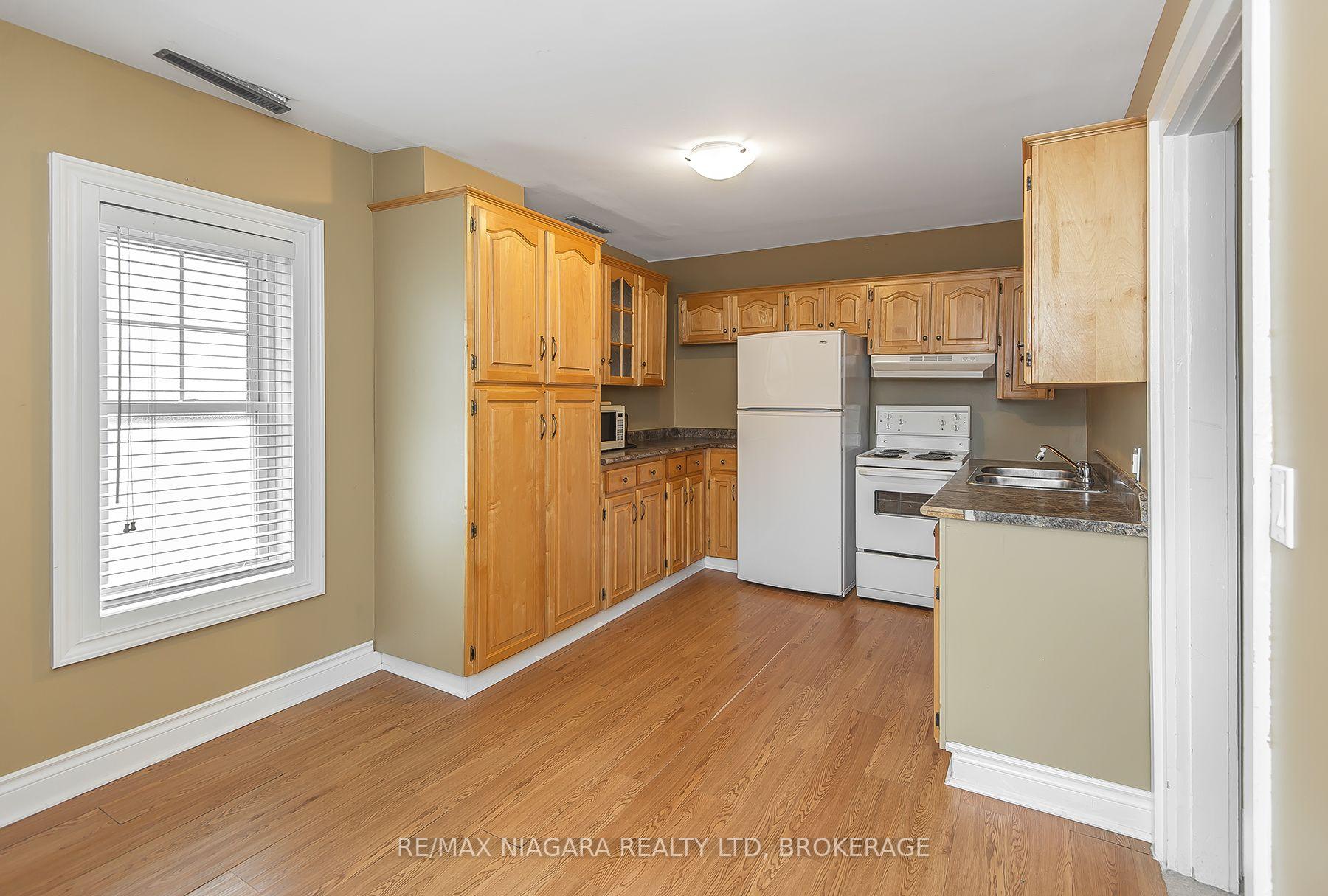 Photo 25 of 170 Hellems Avenue E, Welland, Welland Downtown — HOMEH