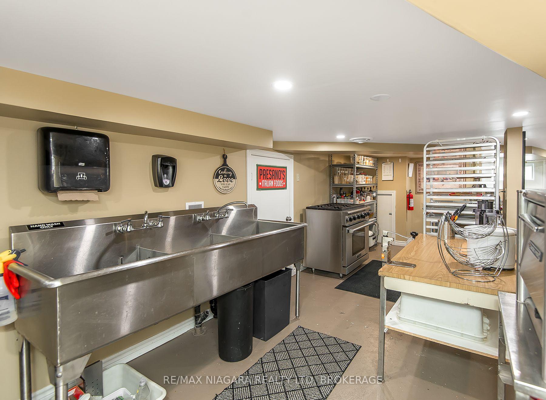 Photo 33 of 170 Hellems Avenue E, Welland, Welland Downtown — HOMEH