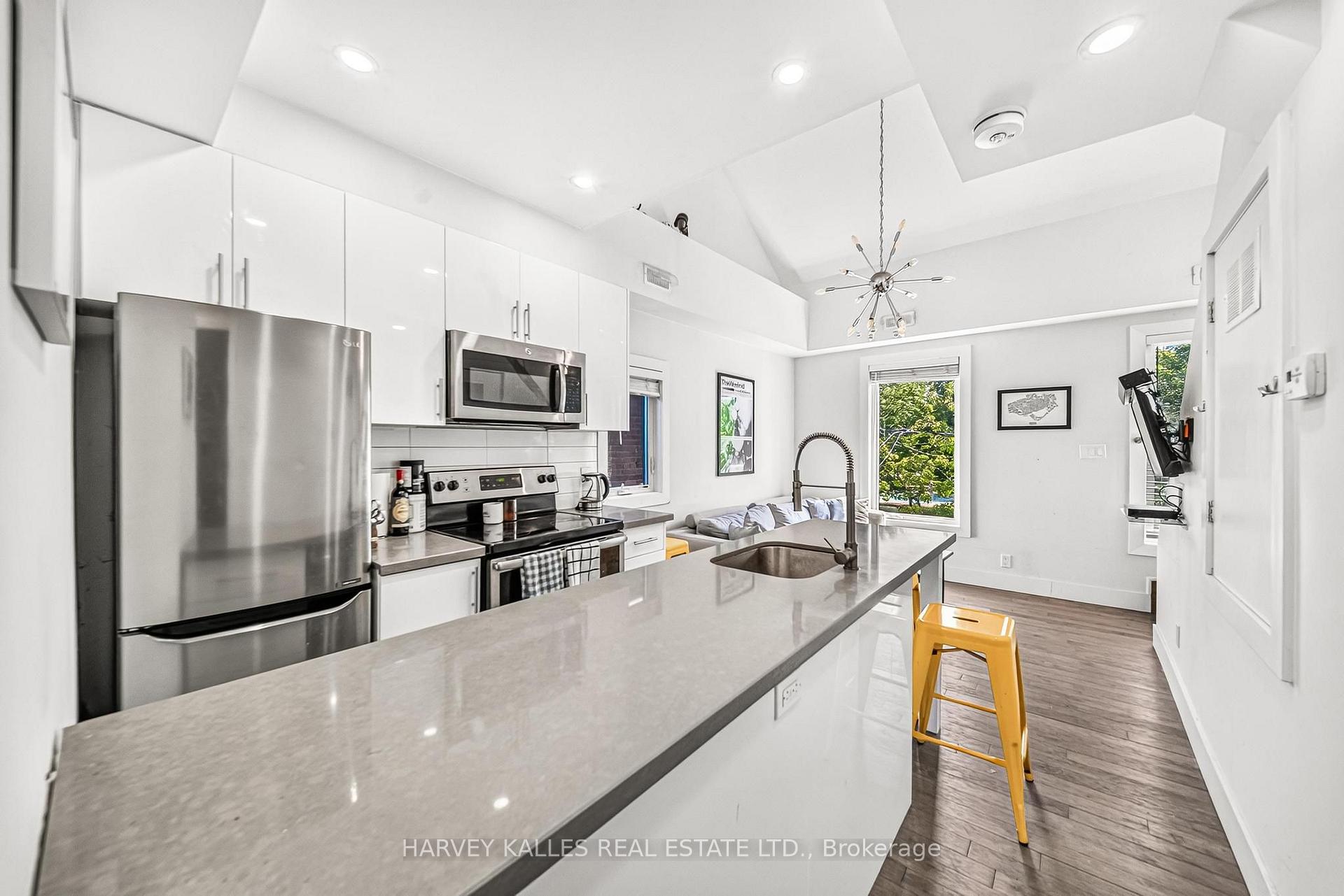 Photo 2 of 160 Lansdowne Avenue, Toronto, Roncesvalles — HOMEH