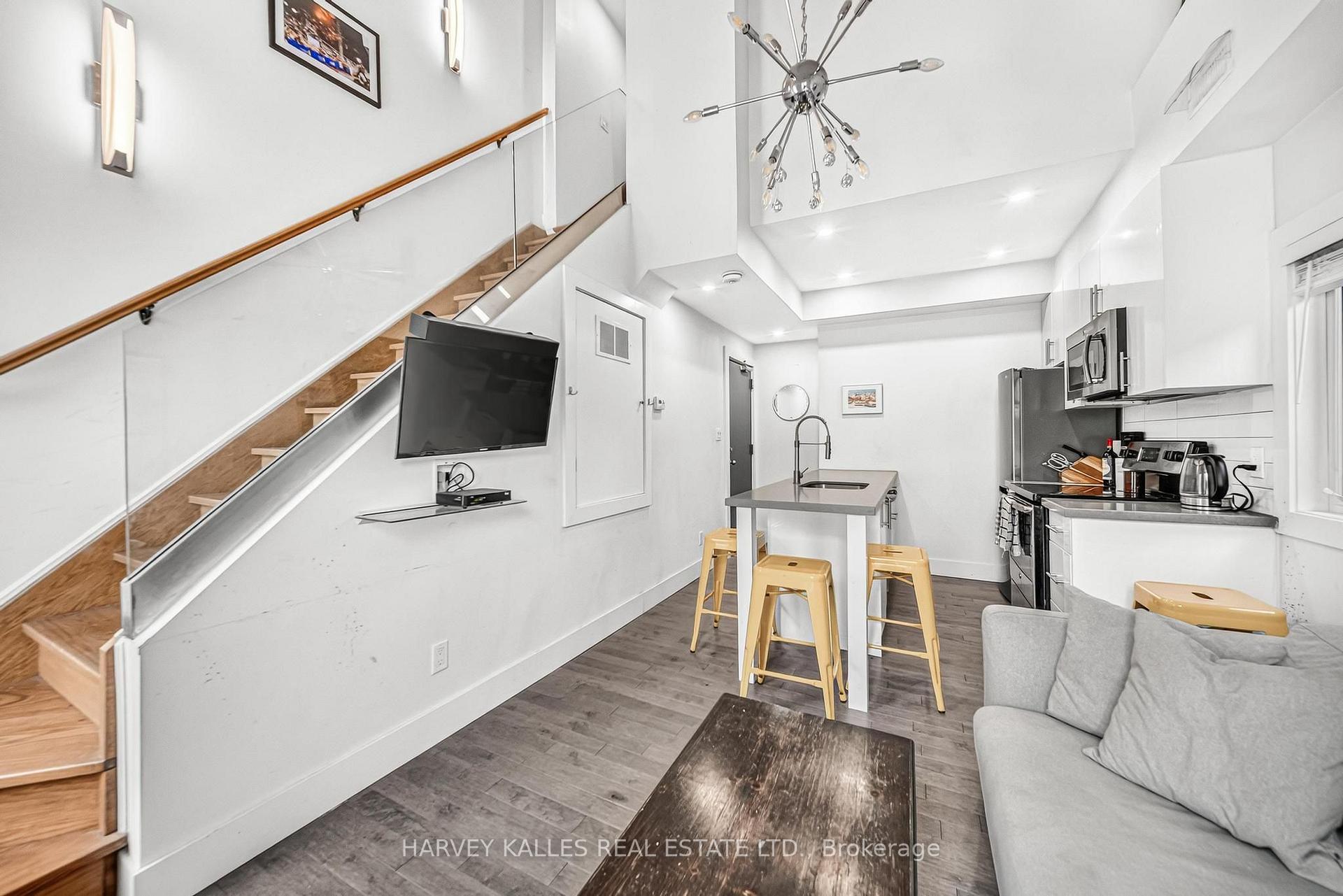 Photo 5 of 160 Lansdowne Avenue, Toronto, Roncesvalles — HOMEH