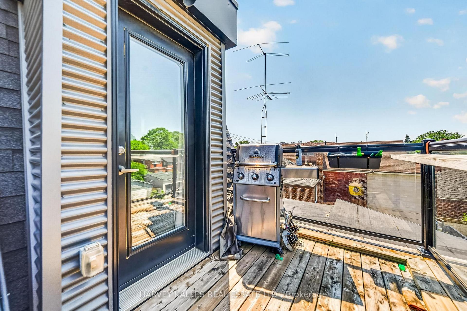 Photo 10 of 160 Lansdowne Avenue, Toronto, Roncesvalles — HOMEH