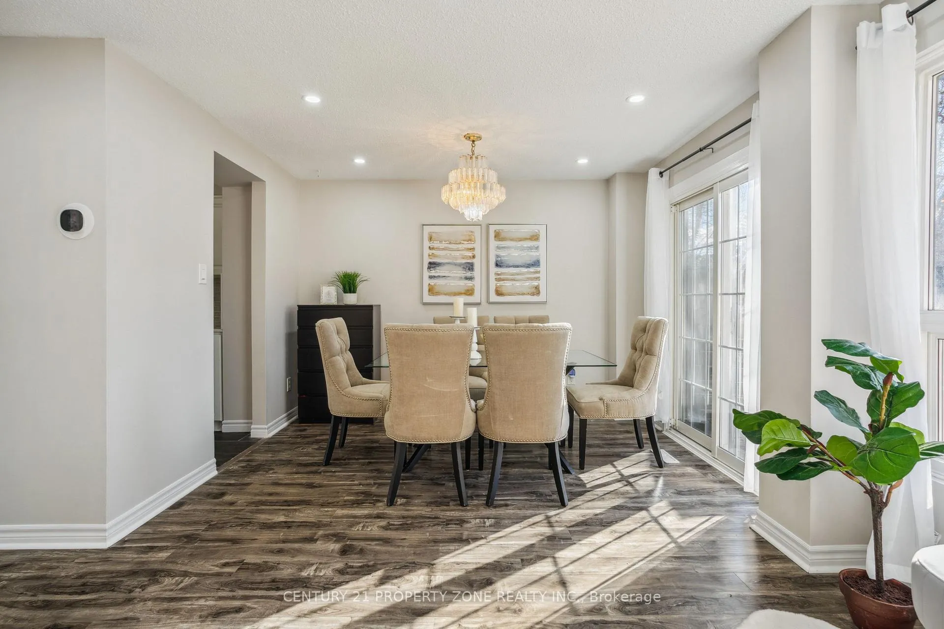 Photo 9 of 20 Royal Palm Drive, Brampton, Heart Lake East — HOMEH