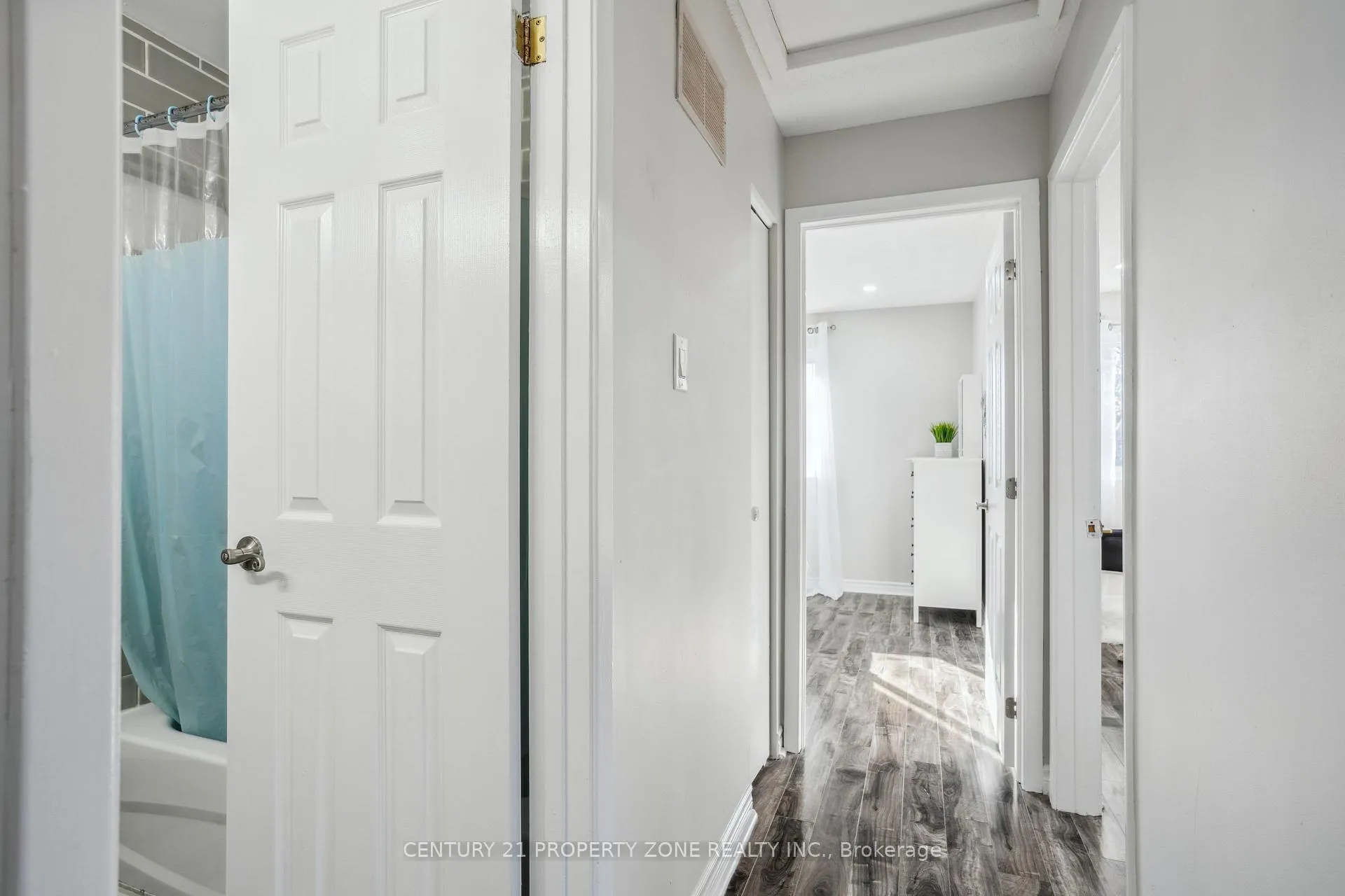 Photo 13 of 20 Royal Palm Drive, Brampton, Heart Lake East — HOMEH