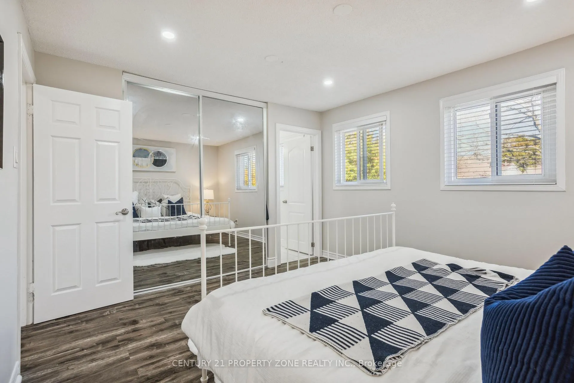 Photo 16 of 20 Royal Palm Drive, Brampton, Heart Lake East — HOMEH