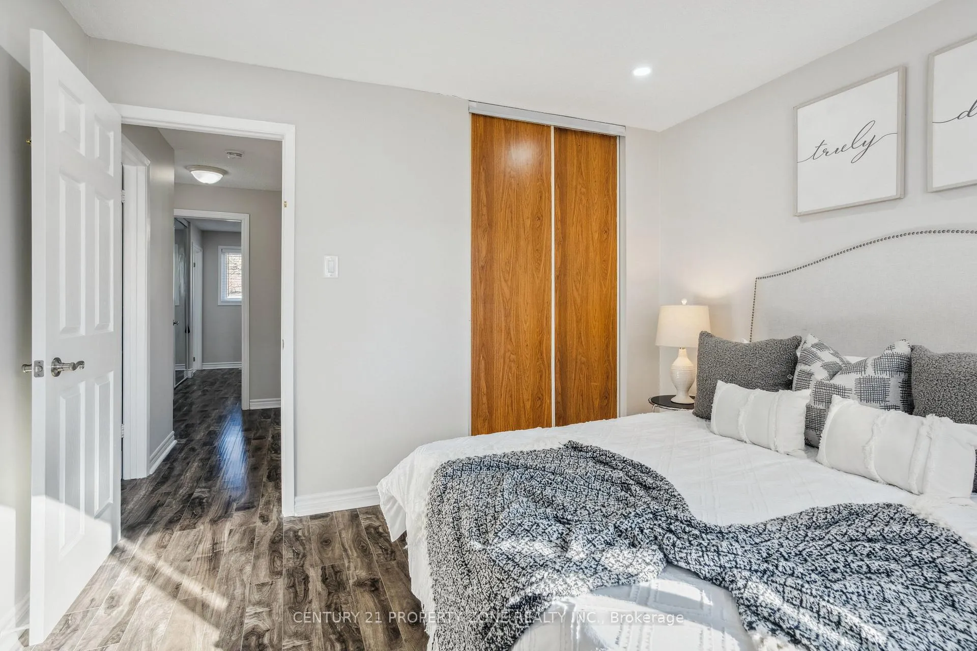 Photo 21 of 20 Royal Palm Drive, Brampton, Heart Lake East — HOMEH