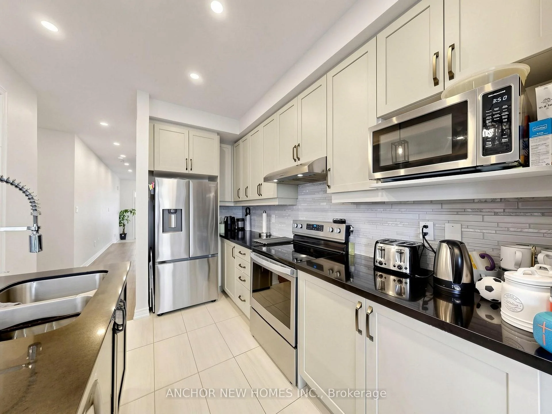 Photo 12 of 22 Averill Road, Brampton, Northwest Brampton — HOMEH