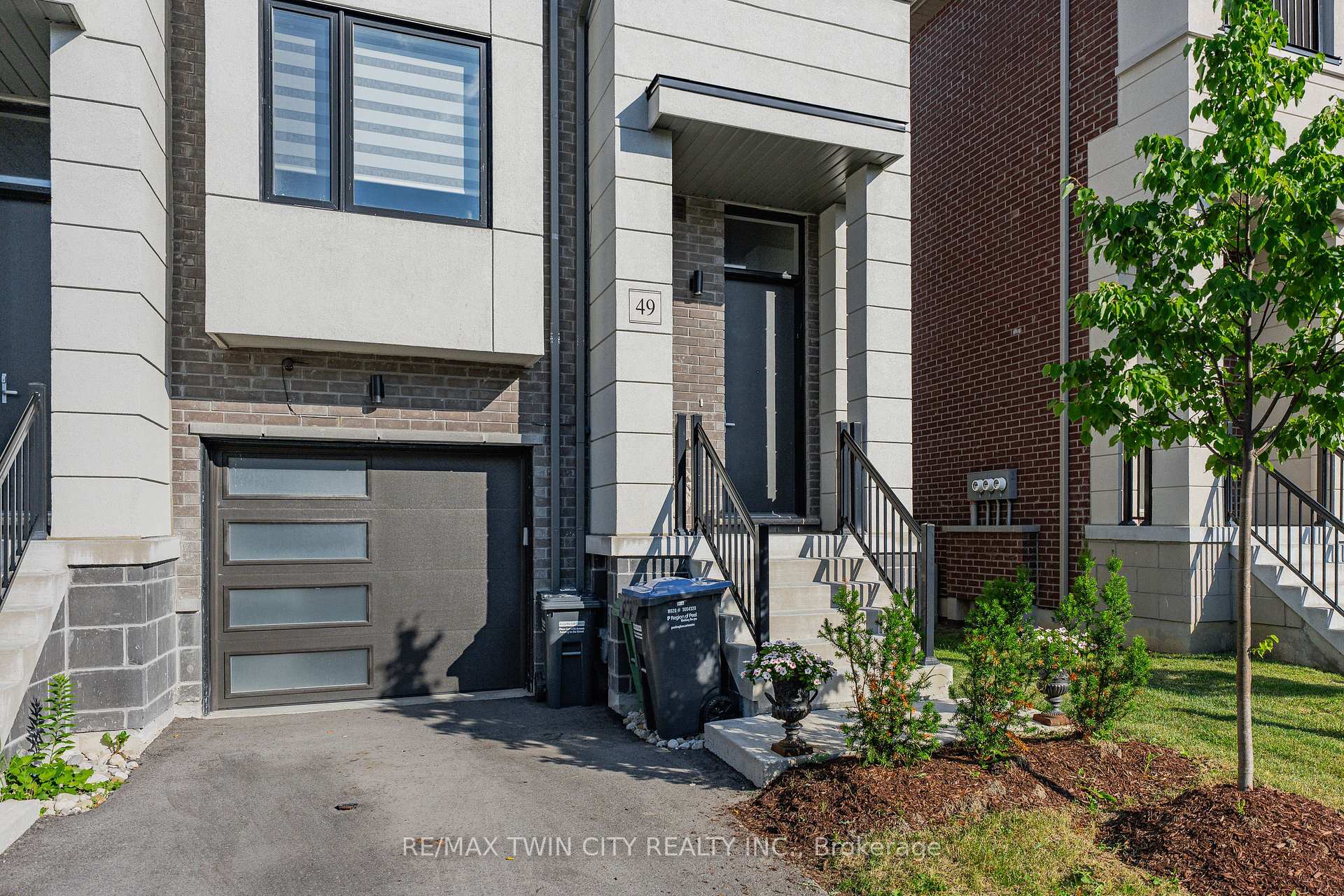 Photo 2 of 49 Lambert Lane, Caledon, Bolton East — HOMEH