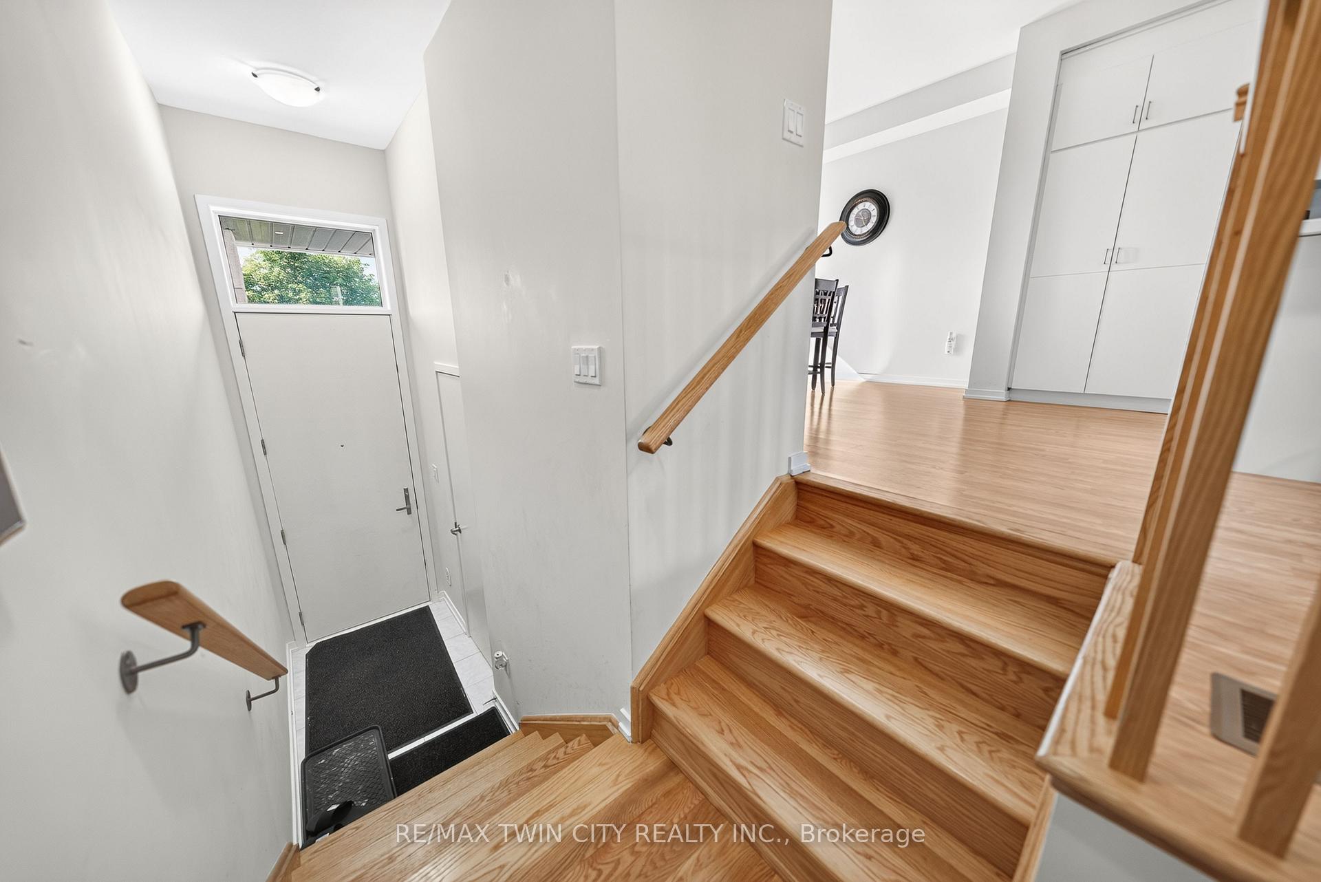 Photo 3 of 49 Lambert Lane, Caledon, Bolton East — HOMEH