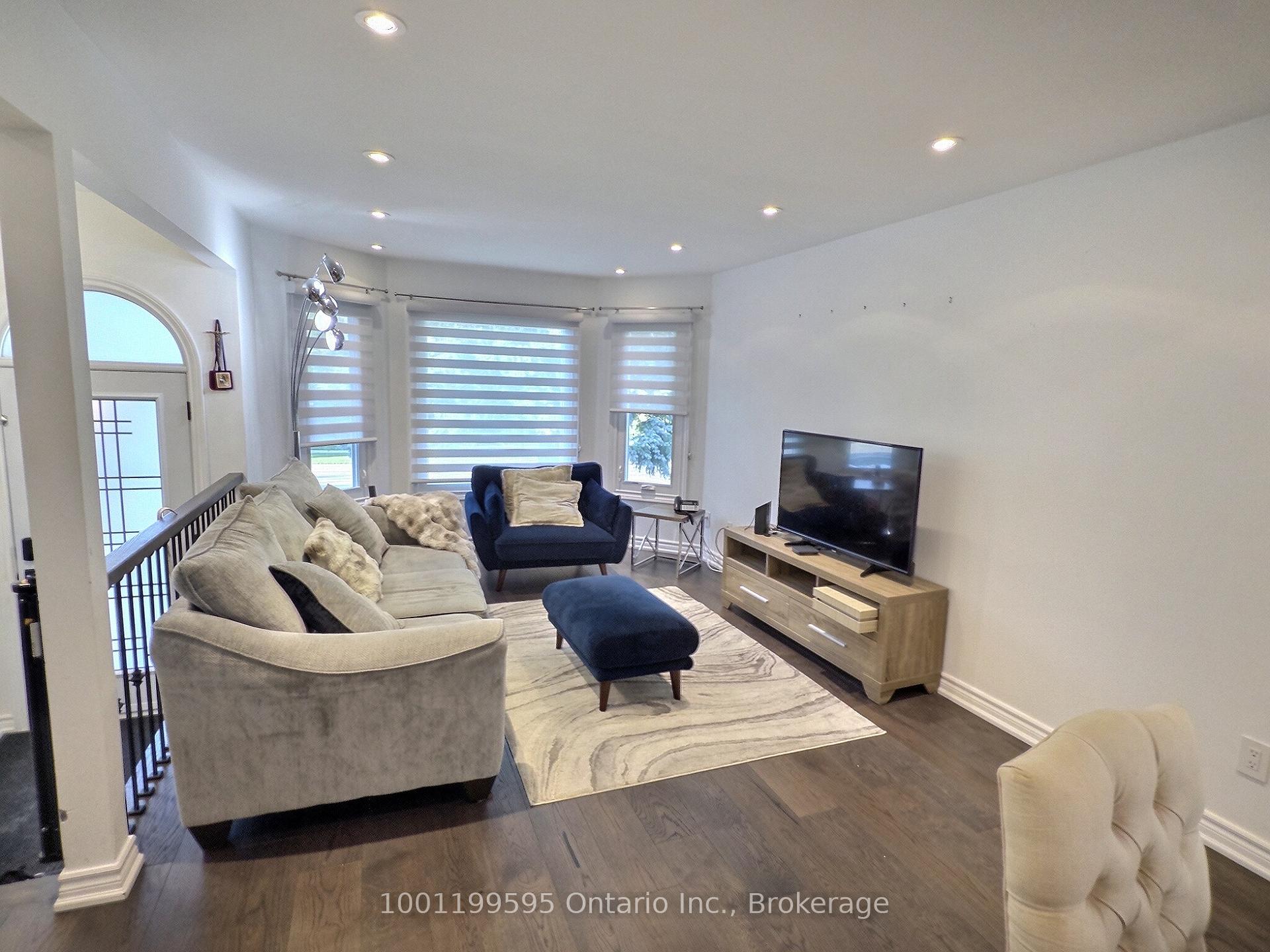 Photo 4 of 352 Crossland Gate, Newmarket, Glenway Estates — HOMEH