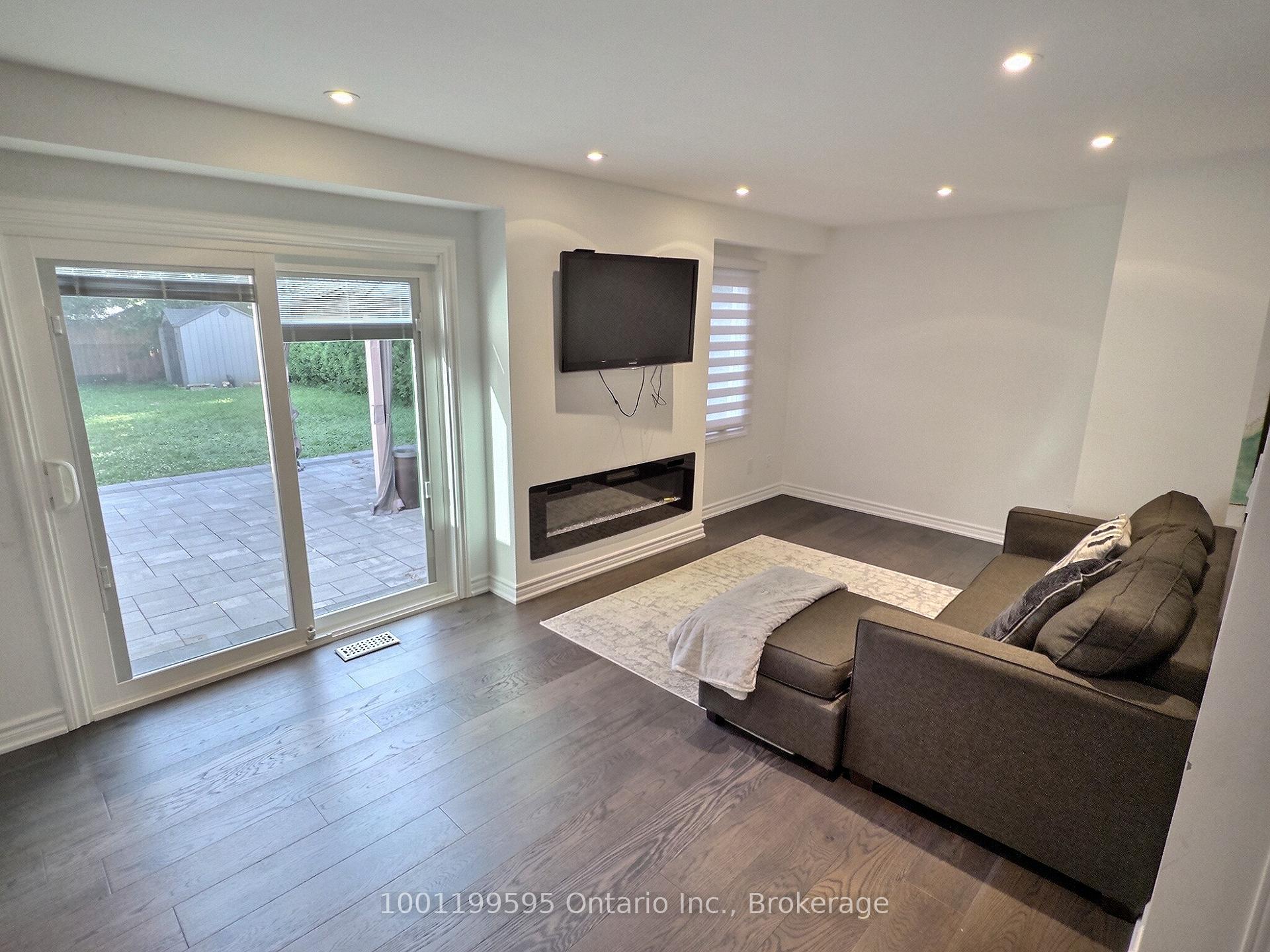 Photo 7 of 352 Crossland Gate, Newmarket, Glenway Estates — HOMEH