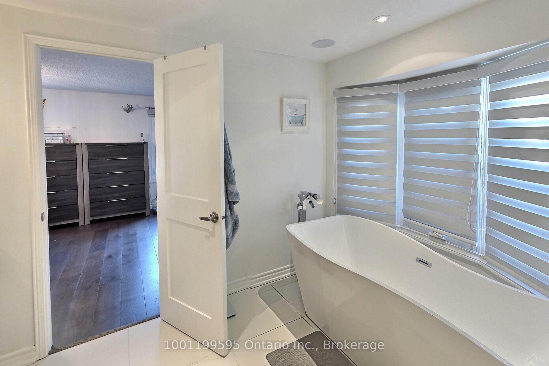 Photo 12 of 352 Crossland Gate, Newmarket, Glenway Estates — HOMEH