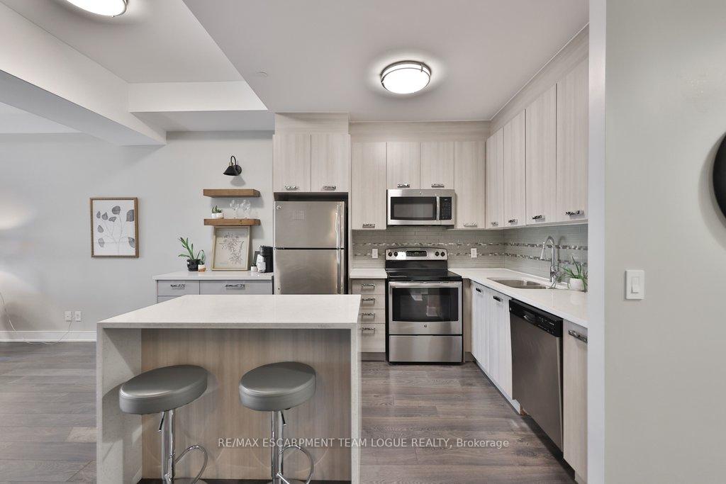 Photo 5 of Unit 1104, 150 Main Street W, Hamilton, Central — HOMEH