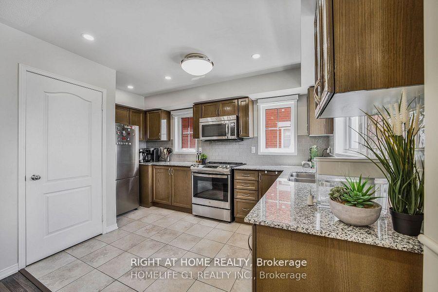 Photo 8 of Unit Unit 30, 2500 Post Road, Oakville, River Oaks — HOMEH