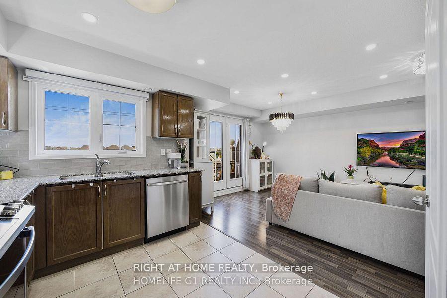 Photo 13 of Unit Unit 30, 2500 Post Road, Oakville, River Oaks — HOMEH