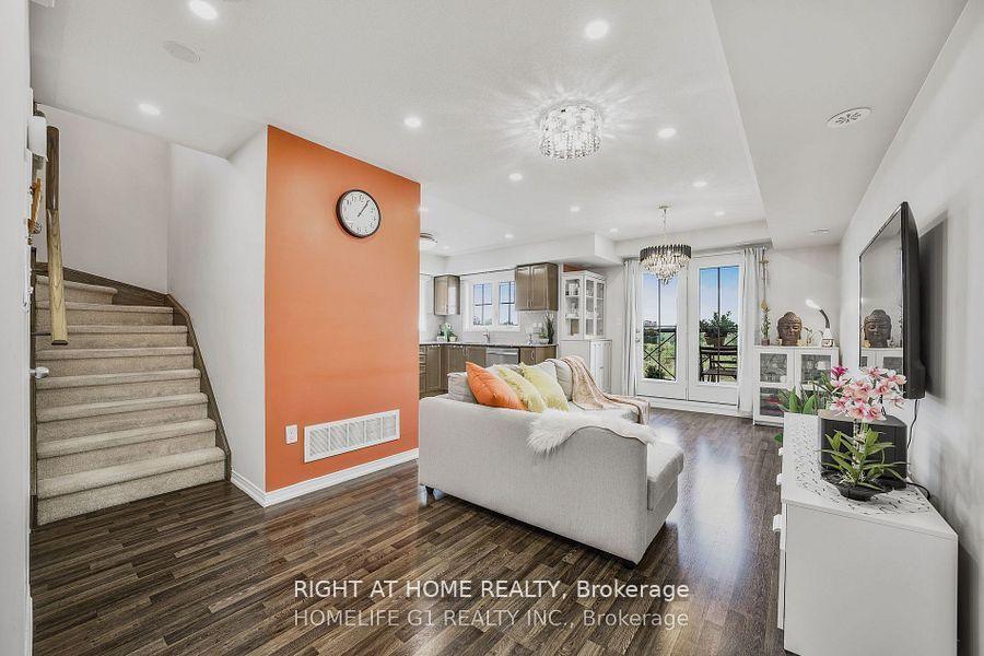 Photo 16 of Unit Unit 30, 2500 Post Road, Oakville, River Oaks — HOMEH