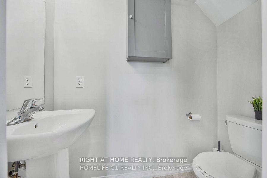 Photo 19 of Unit Unit 30, 2500 Post Road, Oakville, River Oaks — HOMEH