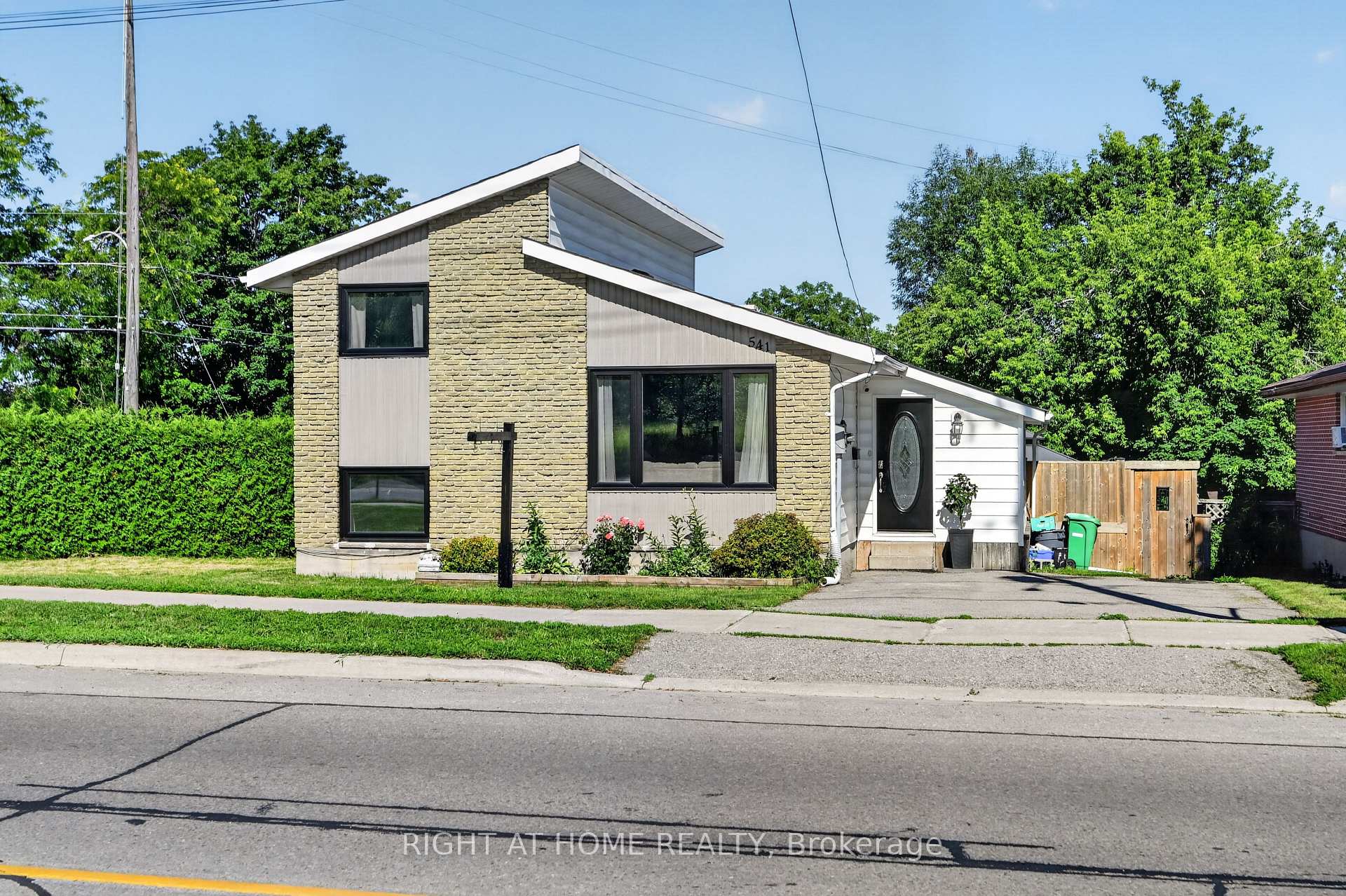 Photo 2 of 541 River Road S, Peterborough, Ashburnham Ward 4 — HOMEH