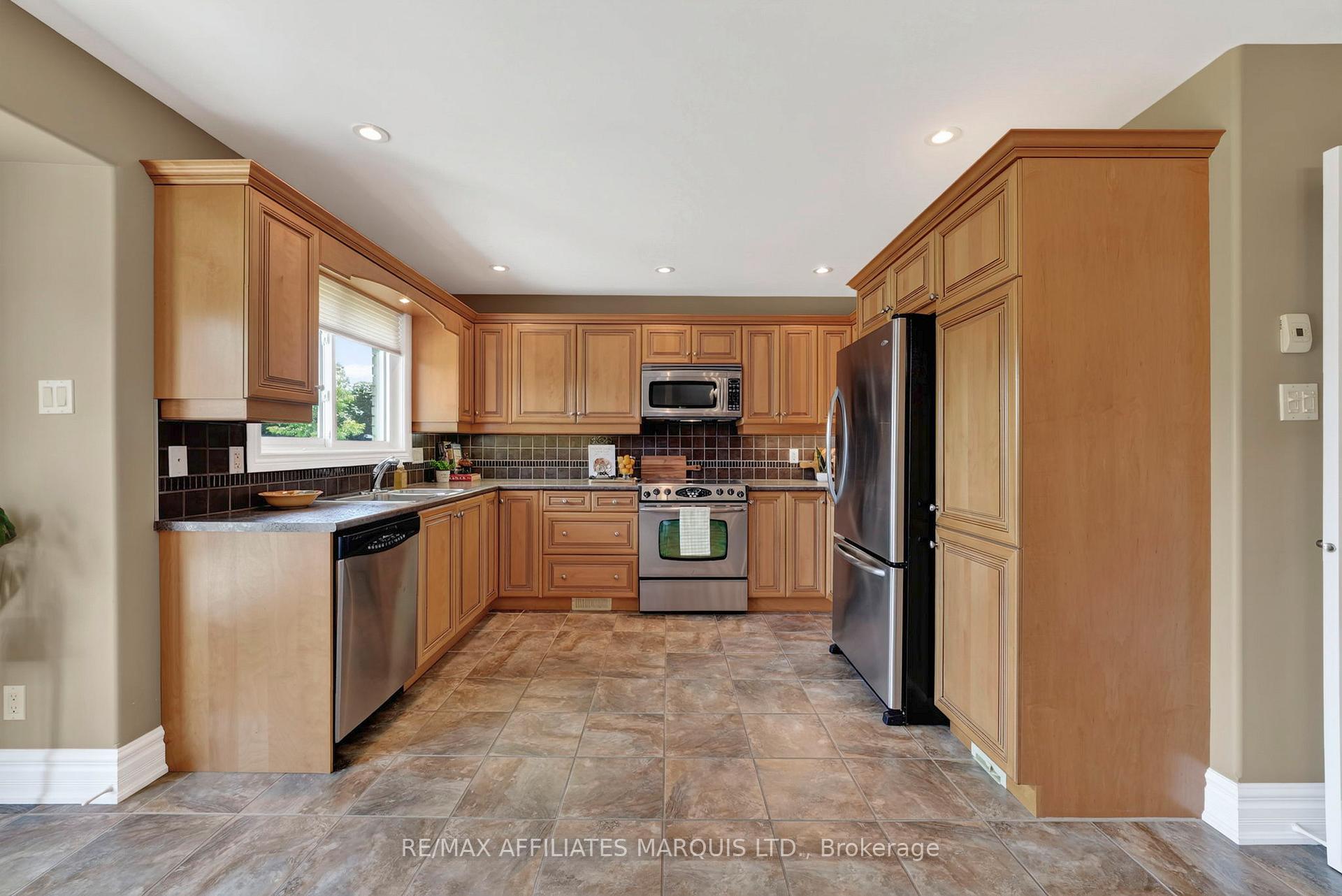 Photo 12 of 408 Bellevue Crescent, Cornwall, Cornwall — HOMEH
