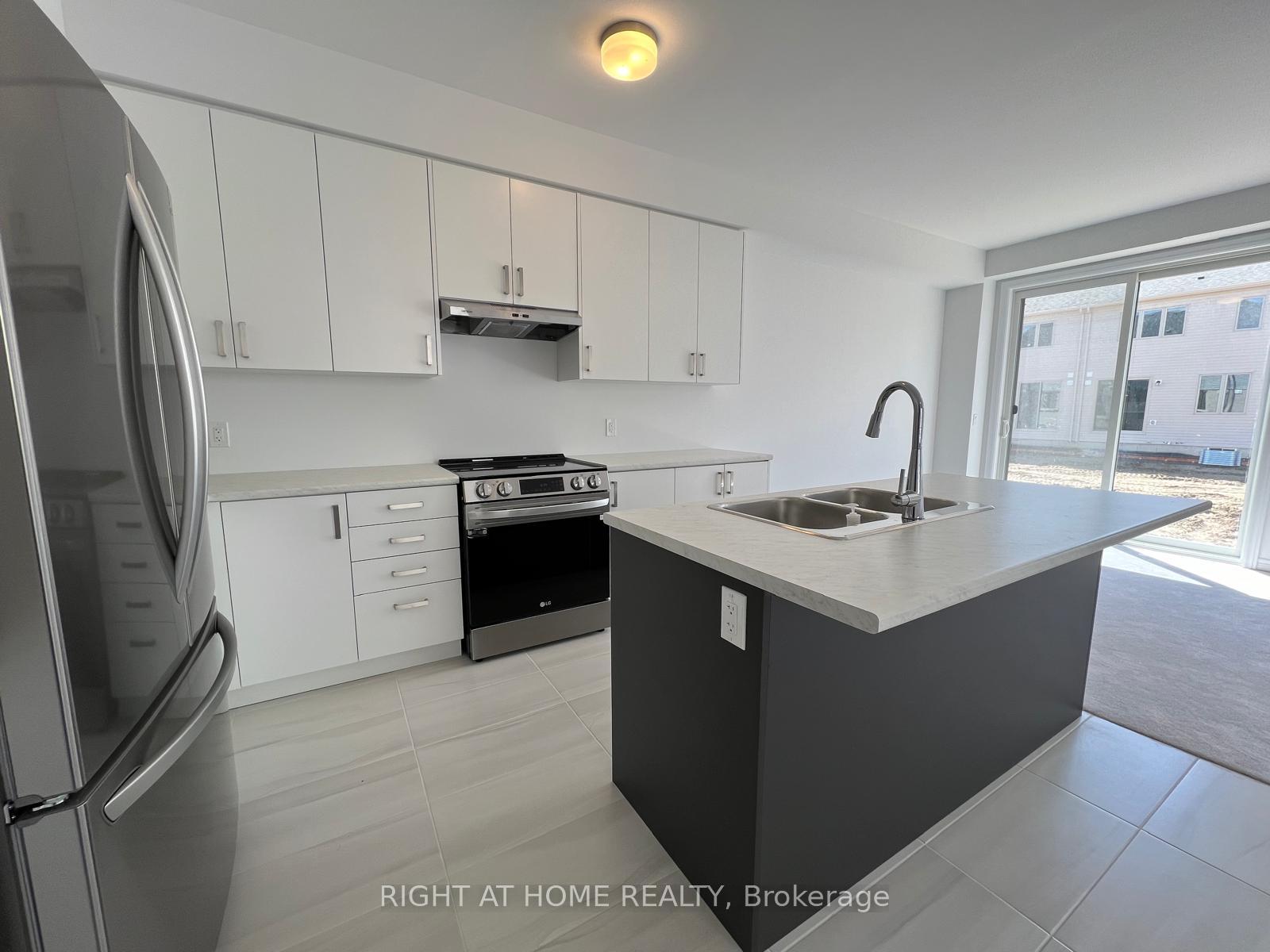 Photo 9 of 44 Gauley Drive, Centre Wellington, Fergus — HOMEH