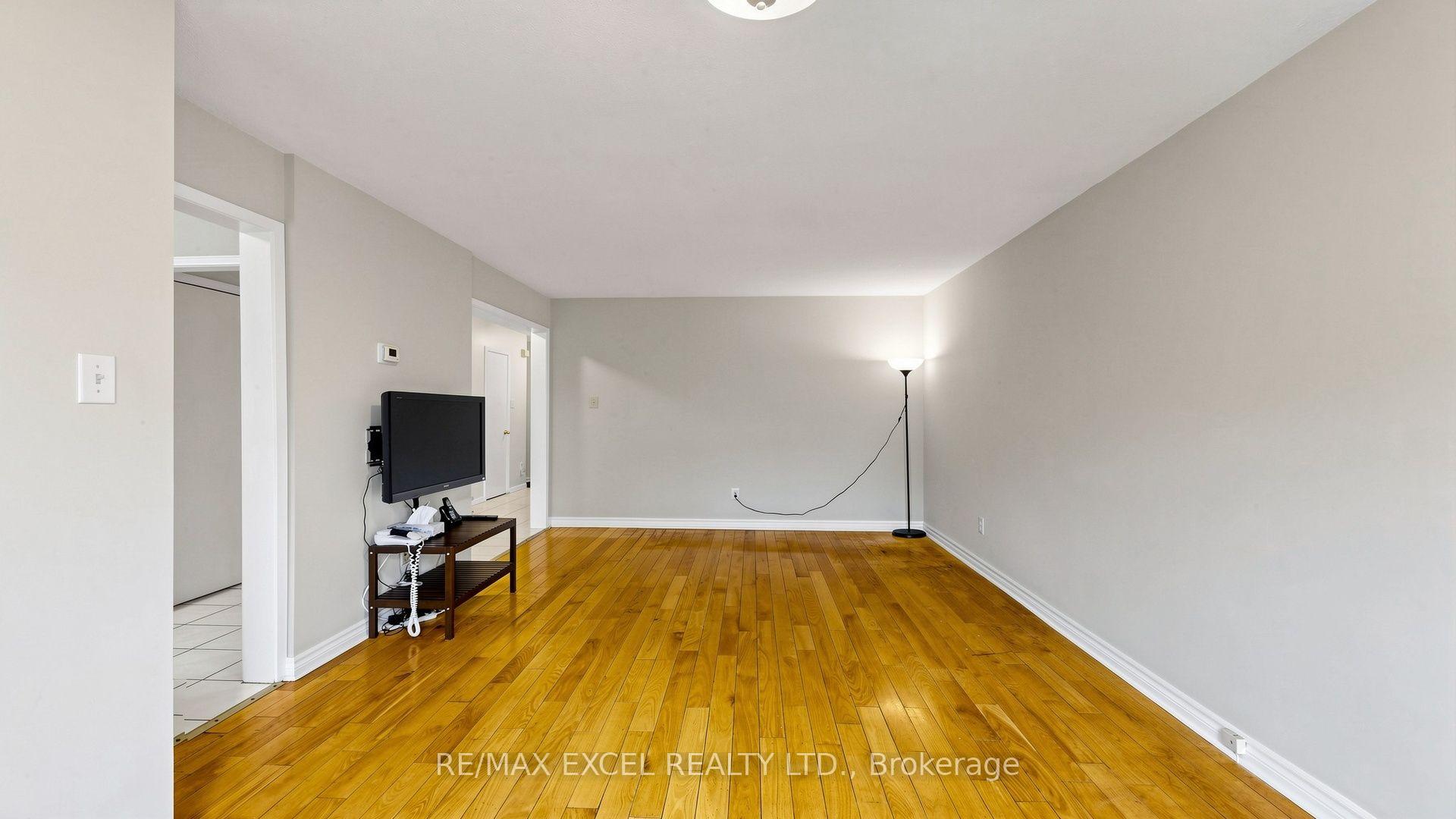Photo 5 of 21 Spangler Road, Markham, Middlefield — HOMEH