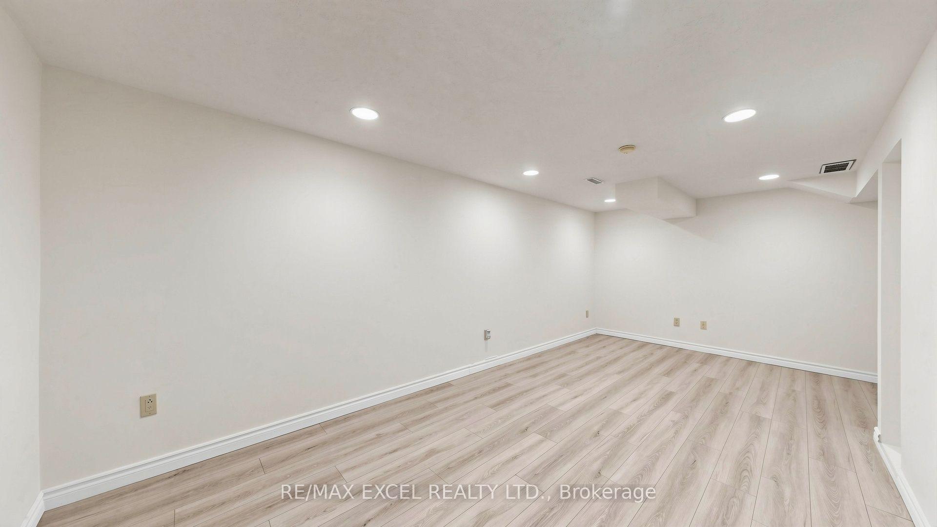 Photo 26 of 21 Spangler Road, Markham, Middlefield — HOMEH