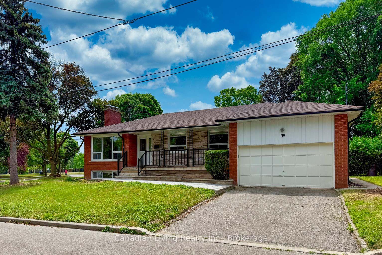 Photo 2 of 39 Silverview Drive, North York, Newtonbrook East — HOMEH