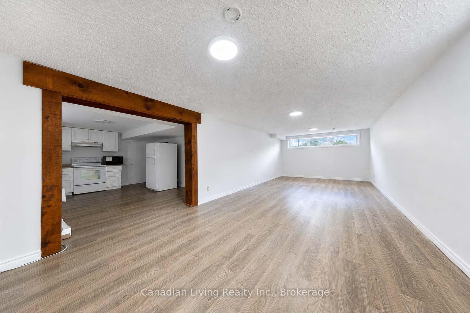 Photo 4 of 39 Silverview Drive, North York, Newtonbrook East — HOMEH