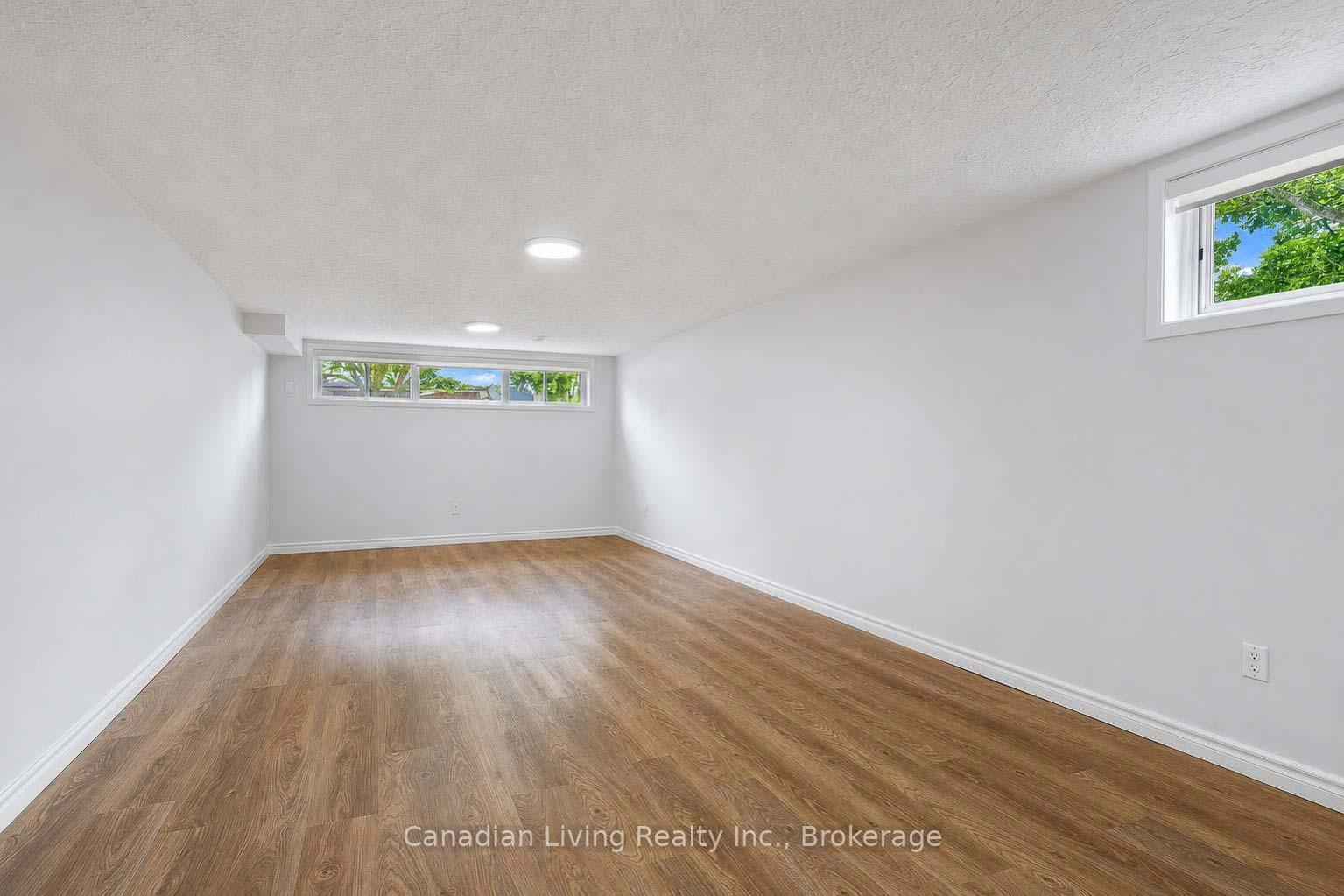 Photo 7 of 39 Silverview Drive, North York, Newtonbrook East — HOMEH