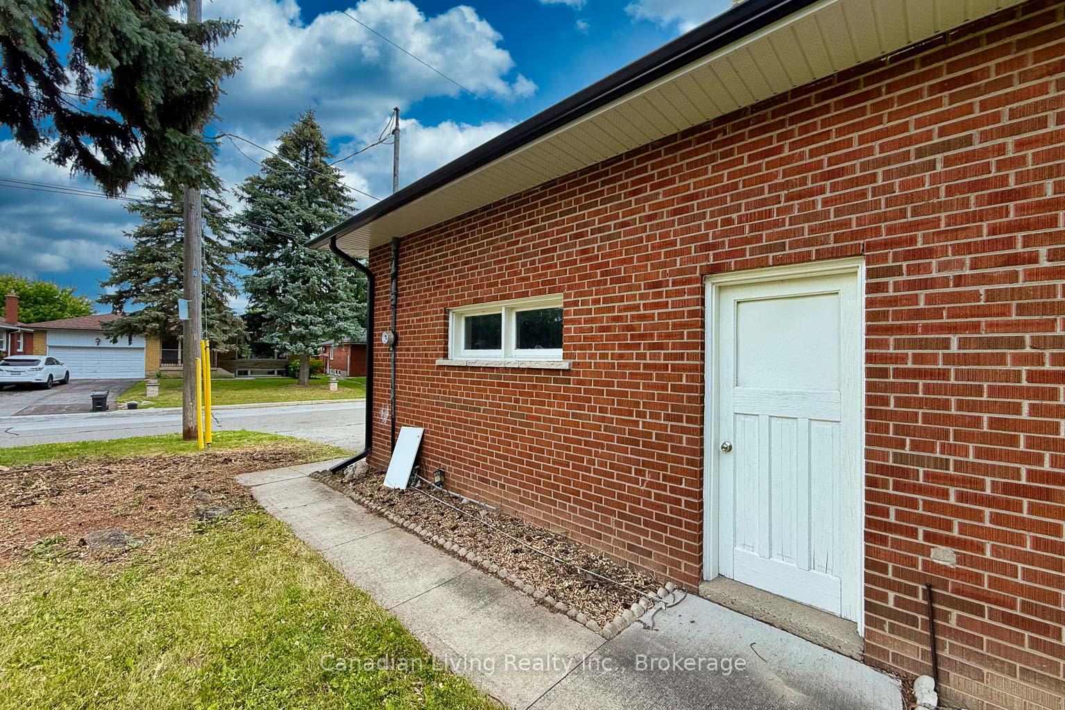 Photo 16 of 39 Silverview Drive, North York, Newtonbrook East — HOMEH