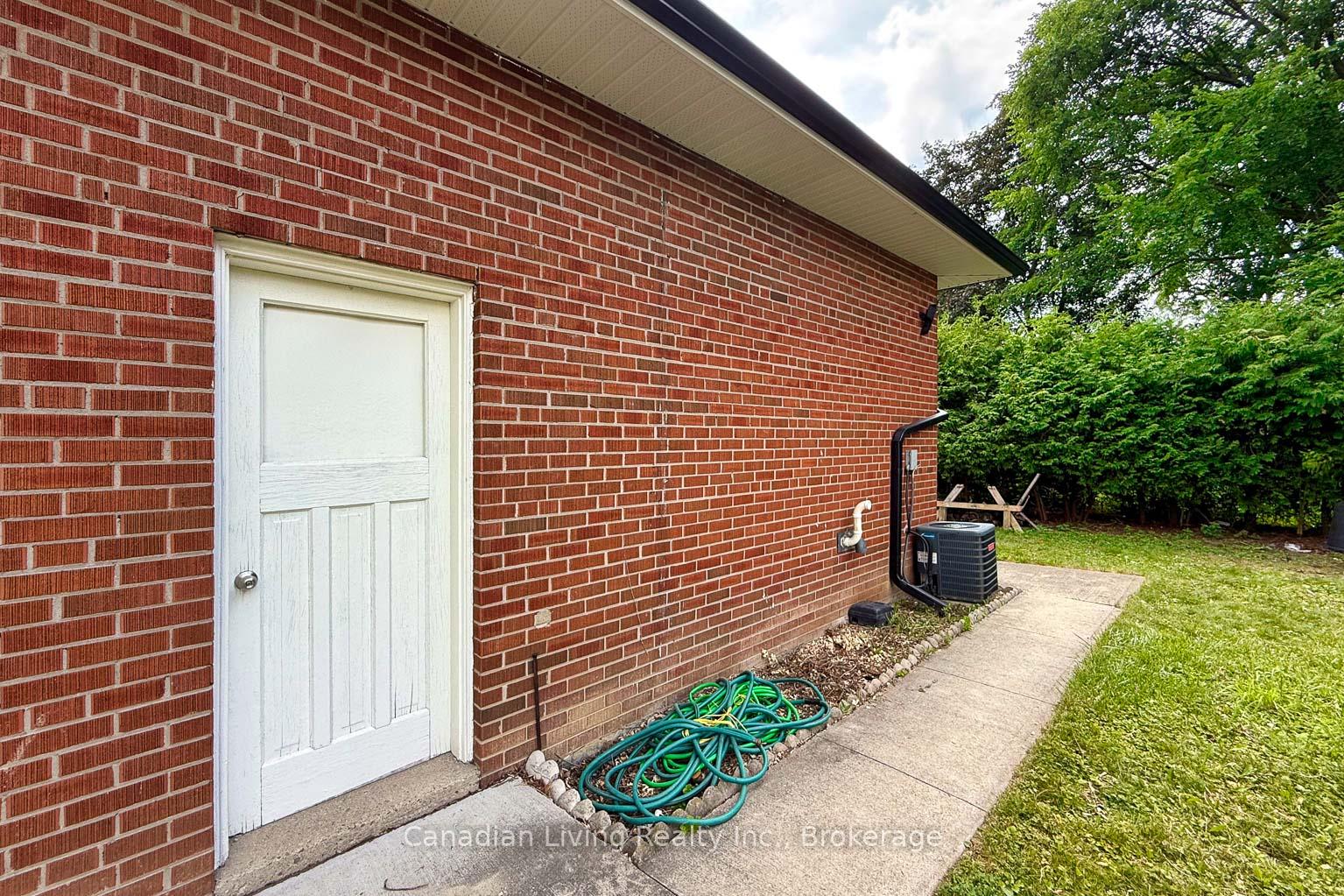 Photo 17 of 39 Silverview Drive, North York, Newtonbrook East — HOMEH