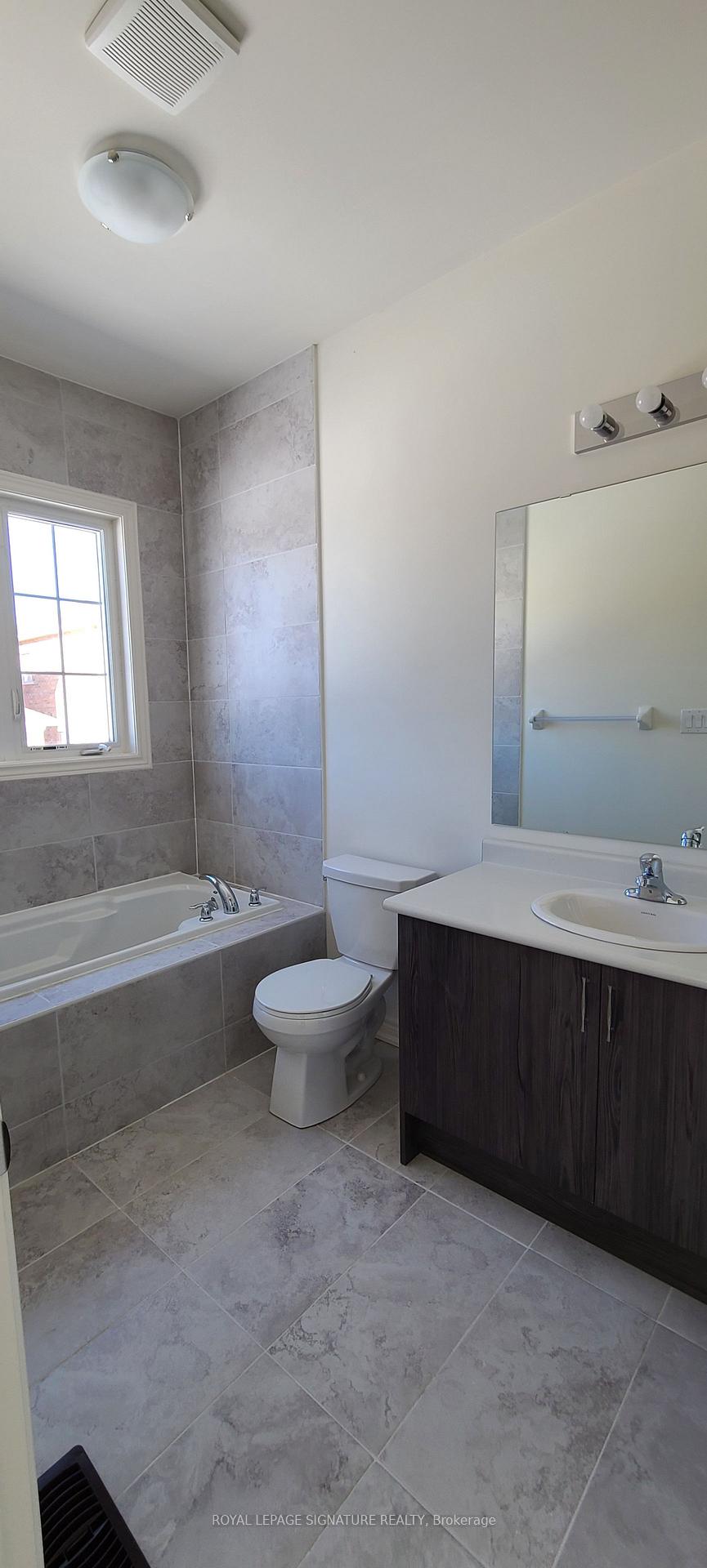 Photo 21 of 75 Kenesky Drive, Hamilton, Waterdown — HOMEH