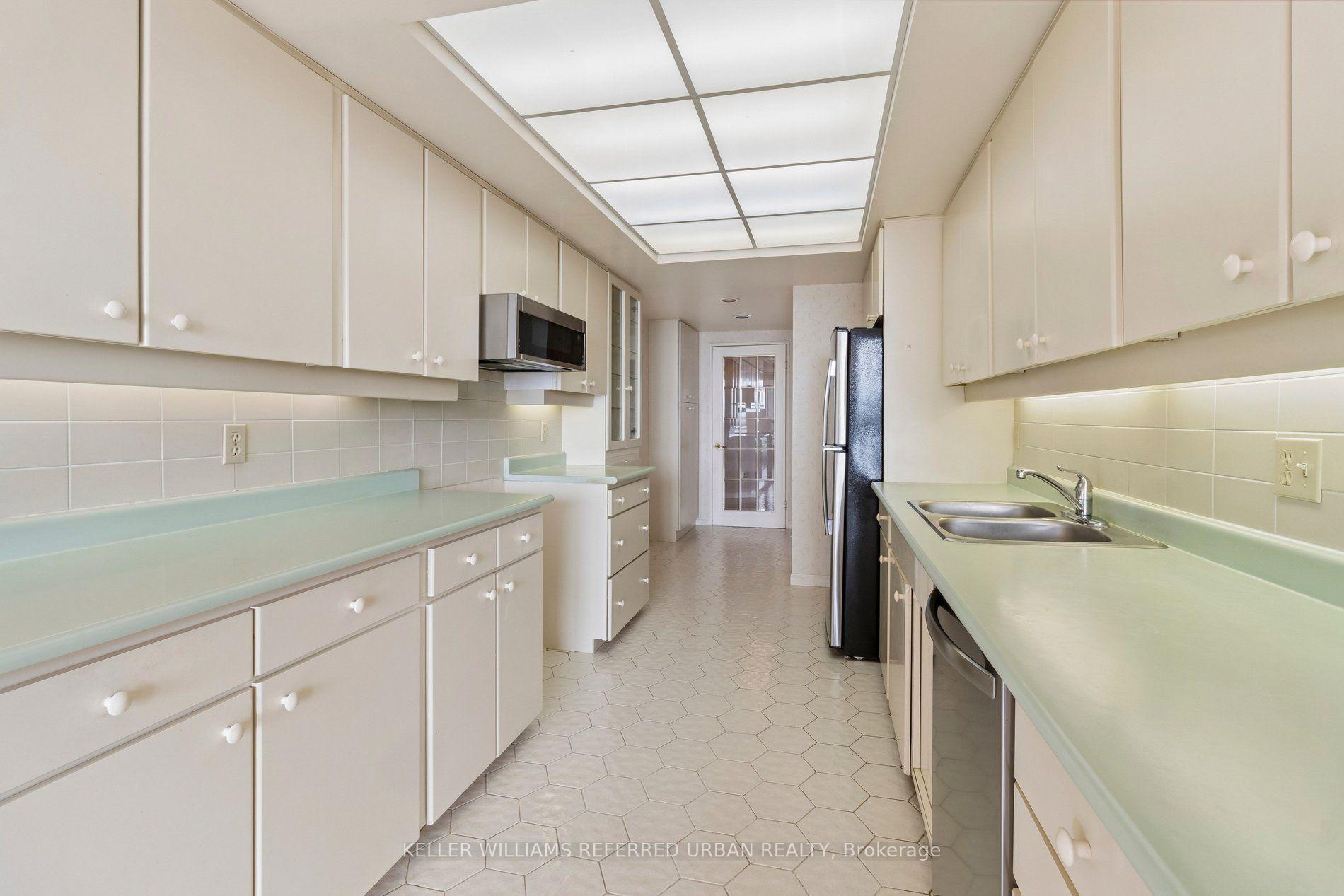 Photo 17 of Unit 2103, 85 Skymark Drive, North York, Hillcrest Village — HOMEH