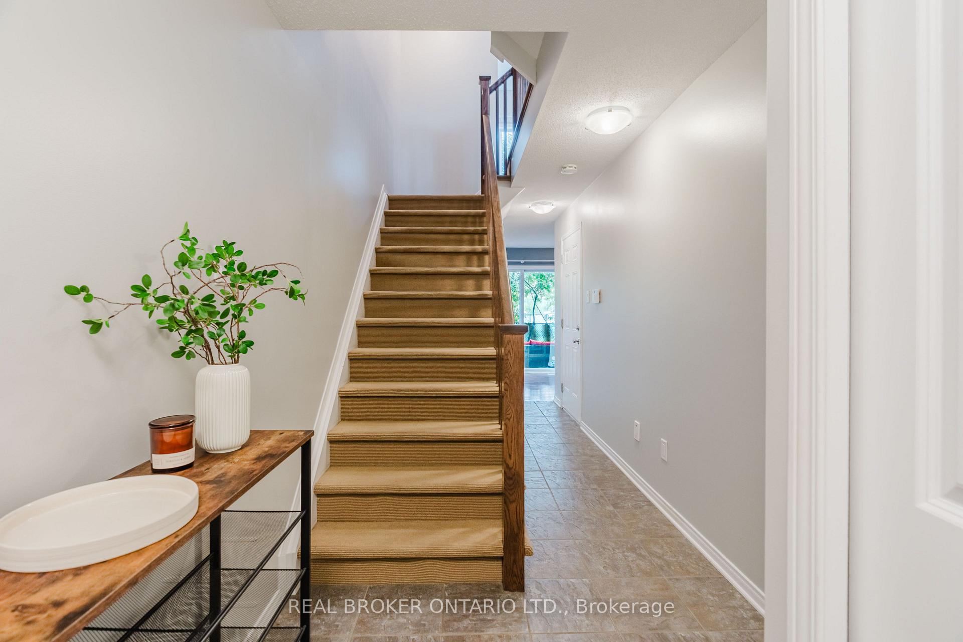 Photo 3 of 88 Songbird Private, Ottawa, Westcliffe Estates — HOMEH